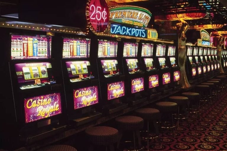 Fitur bonus putaran gratis di Jurassic Kingdom dengan pengali hadiah
